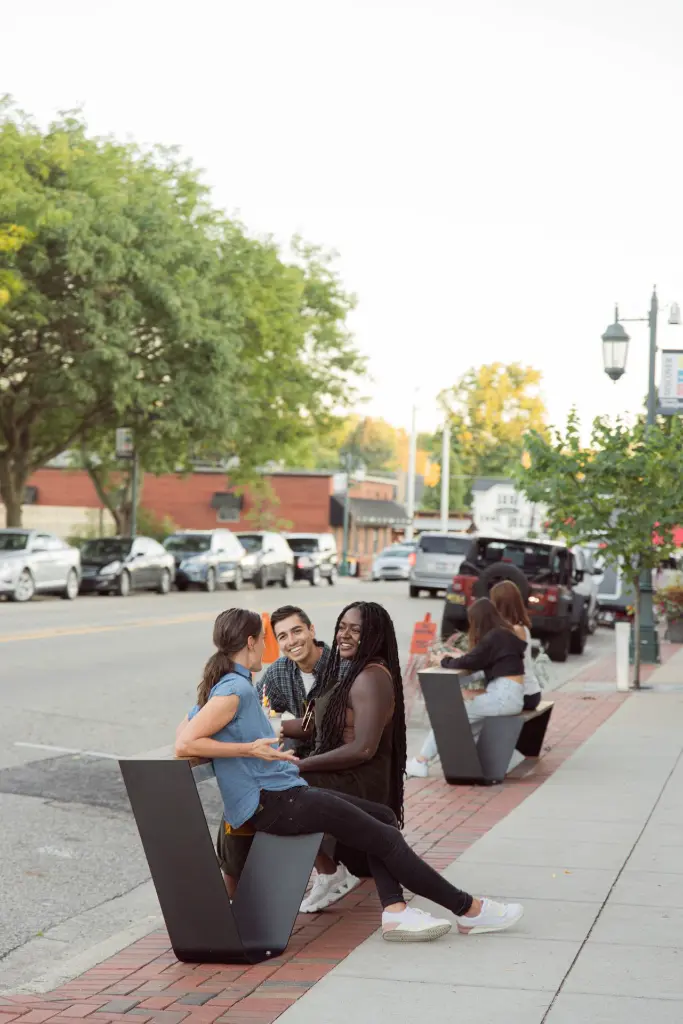 Extremis_HopperBench_©LeighAnnCobb_Rockford_2022_4724.webp
